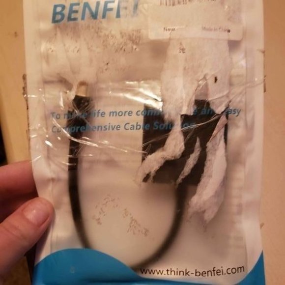 Benfei Mini Display Port to VGA adapter - Picture 2 of 2